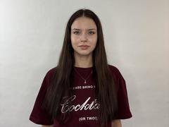 DignaMews - female with brown hair webcam at xLoveCam