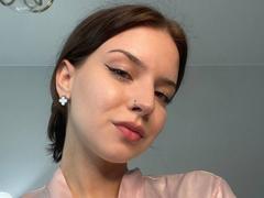 DignaMews - female with brown hair webcam at xLoveCam