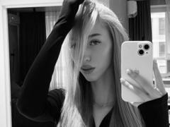 DionHolster - blond female webcam at xLoveCam
