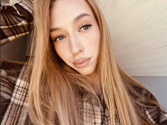 DionHolster - blond female webcam at xLoveCam