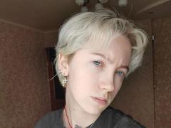 DionneSzczygiel - female with brown hair and  big tits webcam at xLoveCam