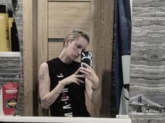 DionneSzczygiel - female with brown hair and  big tits webcam at xLoveCam
