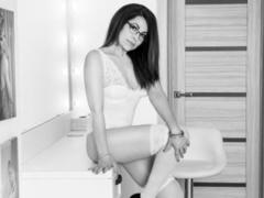 DirtyThirtyX - female with black hair webcam at ImLive