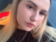 DivineJass - female with brown hair webcam at xLoveCam