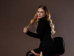 DivineJass - female with brown hair webcam at xLoveCam