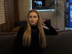 DivineJass - female with brown hair webcam at xLoveCam