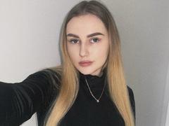DivineJass - female with brown hair webcam at xLoveCam