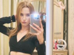 DollyVey - female webcam at xLoveCam