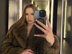 DollyVey - female webcam at xLoveCam