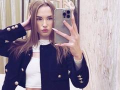 DollyVey - female webcam at xLoveCam