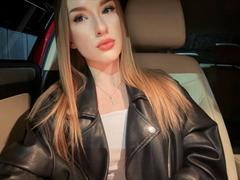 DollyVey - female webcam at xLoveCam