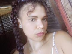 DomiEvans - female with brown hair webcam at xLoveCam