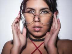 LucyColls - female with black hair webcam at xLoveCam