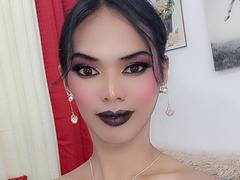 DominatrixQueen - shemale with black hair webcam at xLoveCam