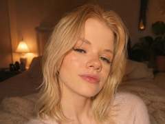DonnaBellettiere - blond female with  big tits webcam at xLoveCam