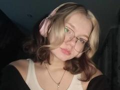 DorcasHarmen - female with red hair and  big tits webcam at xLoveCam