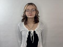 DorcasHarmen from xLoveCam