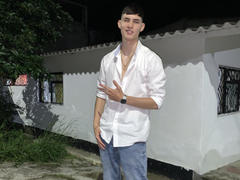 DrakeJonees - male webcam at LiveJasmin