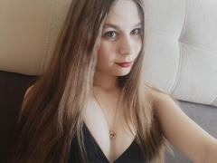 DreamCather - female with brown hair webcam at xLoveCam