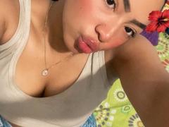 DreamingOfU - female with black hair webcam at xLoveCam