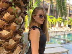 DreamyRoxie-hot - female with brown hair webcam at xLoveCam