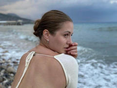 DreamyRoxie-hot - female with brown hair webcam at xLoveCam