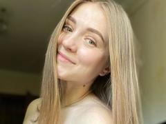 DreamyRoxie-hot - female with brown hair webcam at xLoveCam