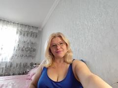 DreamyShirley from xLoveCam