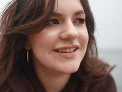 Dreia - female with brown hair webcam at xLoveCam