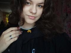 Dreia - female with brown hair webcam at xLoveCam