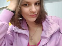 Dreia - female with brown hair webcam at xLoveCam