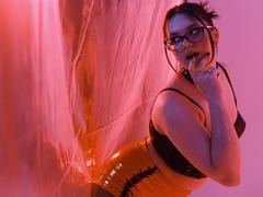 Dreia - female with brown hair webcam at xLoveCam