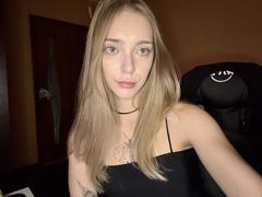 EdrisLueder - blond female webcam at xLoveCam