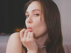 WillaCroyle - female with brown hair webcam at LiveJasmin