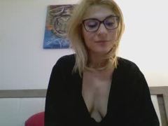 HotEilleen - female with brown hair webcam at xLoveCam