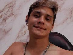 ElFlaquitoo - male webcam at xLoveCam