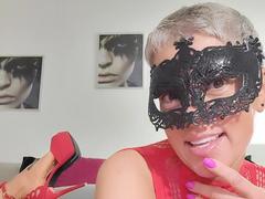 ElaChaude - blond female webcam at xLoveCam
