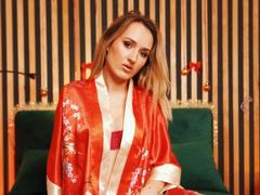 ElaineTill - blond female webcam at xLoveCam