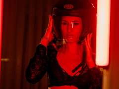 ElaineTill - blond female webcam at xLoveCam