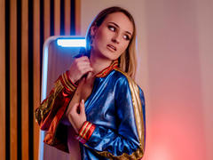 ElaineTill from xLoveCam