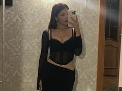 ElbaHuppenbauer - female with black hair webcam at xLoveCam