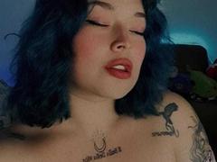 IAmZaylu - female with brown hair and  small tits webcam at xLoveCam