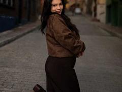 Elekktra - female with brown hair and  big tits webcam at xLoveCam