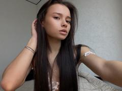 ElenoreBaksh - female with brown hair webcam at xLoveCam