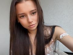 ElenoreBaksh - female with brown hair webcam at xLoveCam