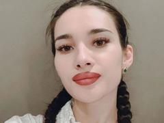 EleonoraSun - female with brown hair webcam at LiveJasmin