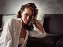 Elia37-hot - female with brown hair webcam at xLoveCam