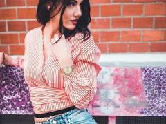 Elia37-hot - female with brown hair webcam at xLoveCam