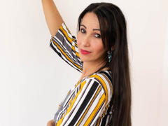 LauraFox - female with brown hair and  big tits webcam at xLoveCam