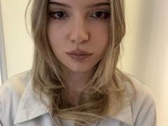 ElidiaKrotine - blond female webcam at xLoveCam